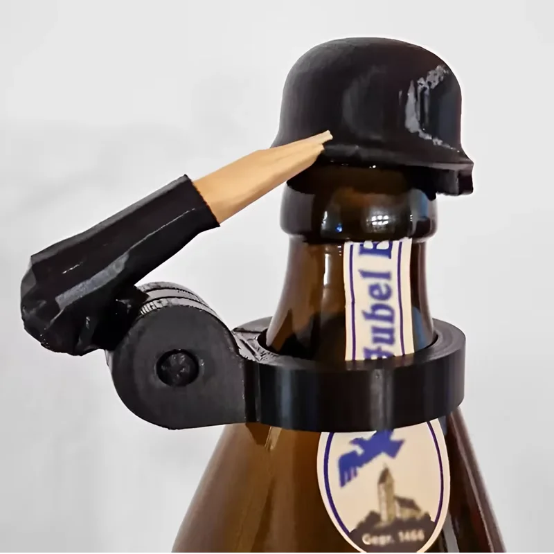 Wine Beer Hat - 面白いビール瓶ヘルメット、クリエイティブなワイン兵士敬礼防塵ボトルハット、キュートな家の装飾、リアルなデザイン、誕生日パーティーの記念品