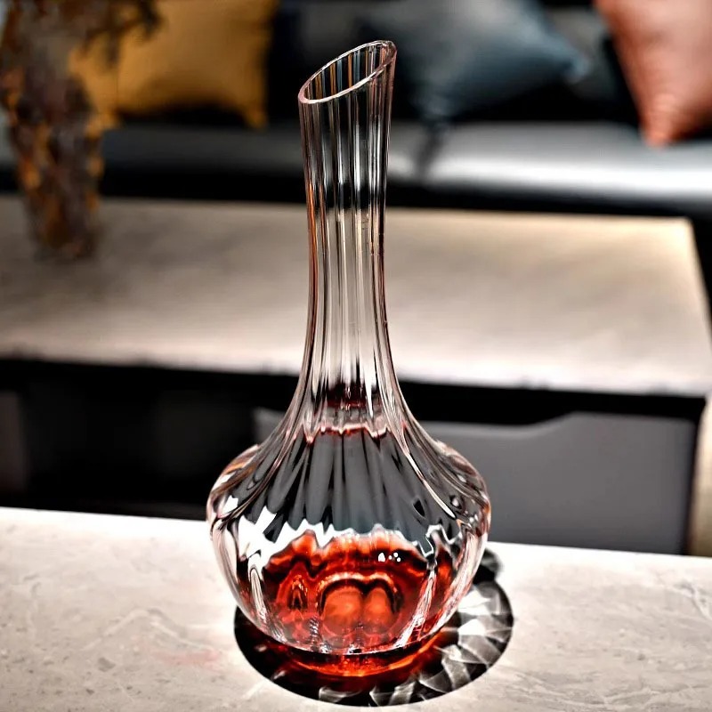 Wine Aerator Pour - エレガントなヨーロッパ風溝付きクリスタルワインピッチャー、ウォーターフォール式エアレーター、プレミアムガラス製家庭用注ぎ口ツール