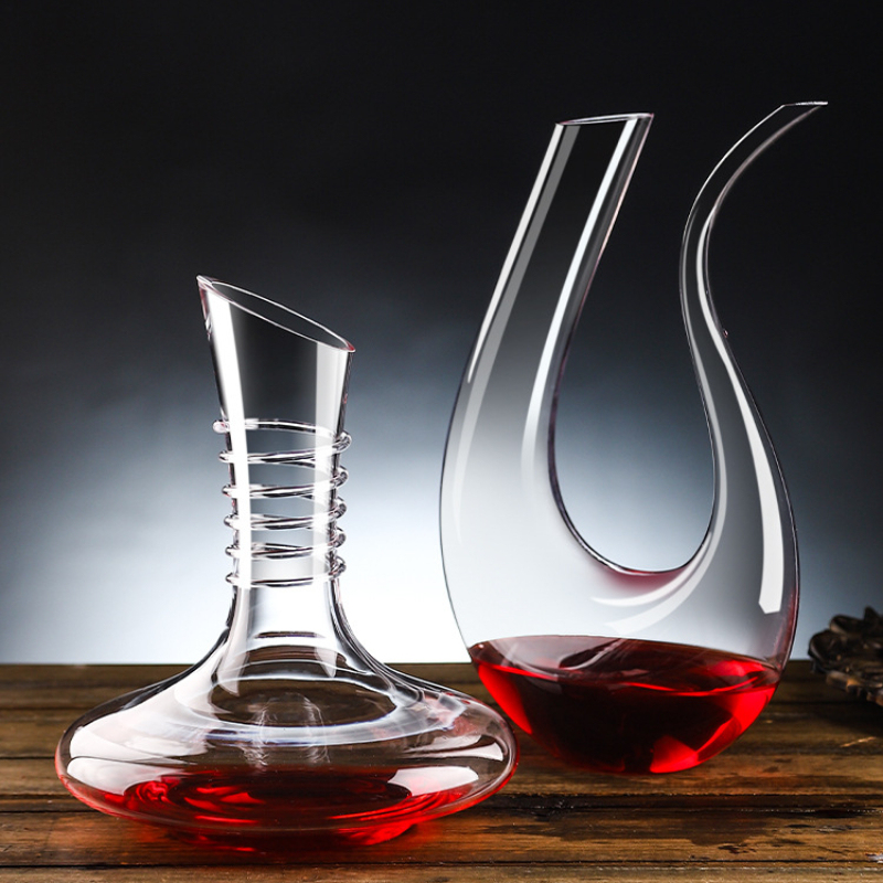 クリスタルガラスワインデカンター 高級赤ワインカラフェ 蓋付 - Wine Aerator Pour のレビューと価格